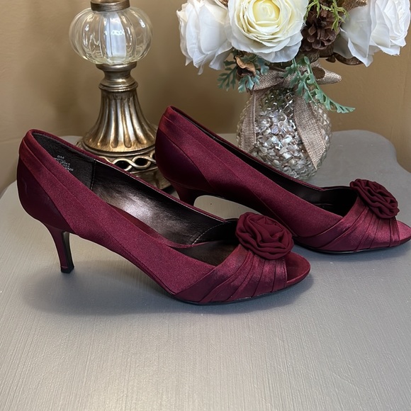 Mootsies Tootsies Burgundy Satin Pumps; sz. 8 - Picture 5 of 10